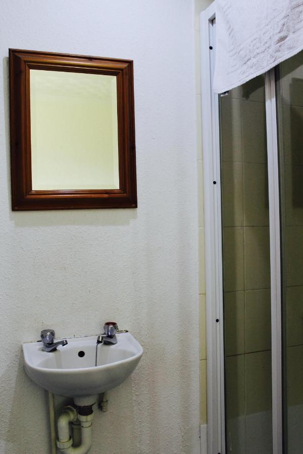 Charde Guest House Бирмингем Номер фото
